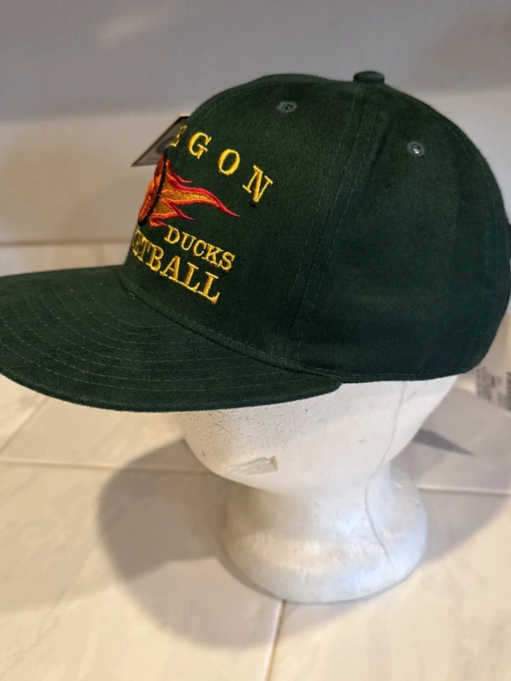 *RARE/VINTAGE/NWT* Oregon Ducks Basketball Snapback / Hat by Classic Sportswear